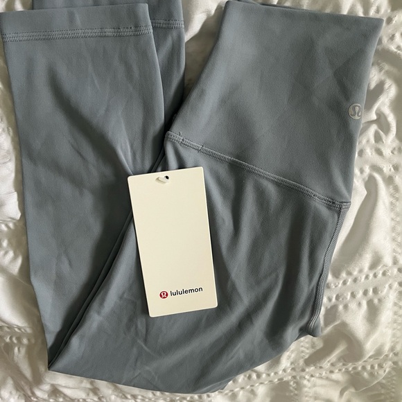 BNWT Lululemon Align Crop Chambray - Picture 4 of 4